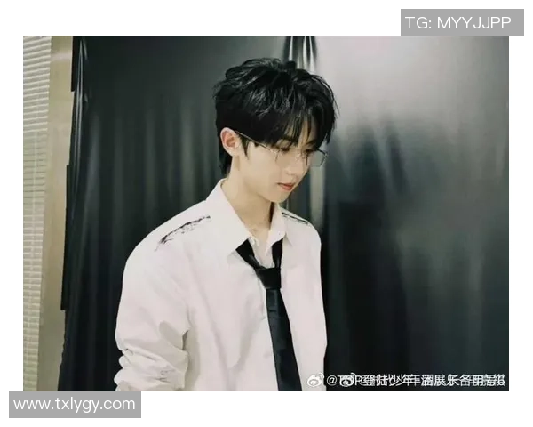 马嘉祺踢足球技术分析与国际球星对比 展现潜力与差距